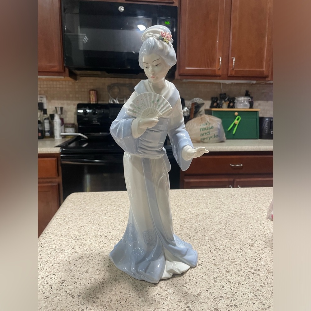 Porcelain Valencia Statue